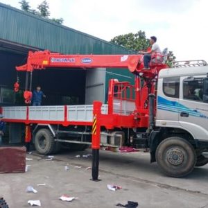 Xe tải Dongfeng Trường Giang gắn cẩu Kanglim 7 Tấn