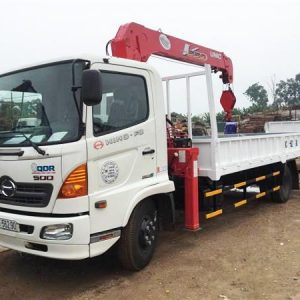 Xe tải Hino FC gắn Cẩu Unic 5 tấn UR-V554